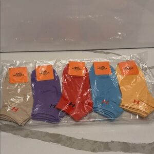 ✅ PRICE IS FIRM ✅ Fashion Women’s Multicolor Socks Set of 5